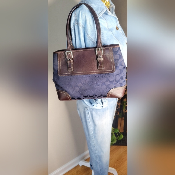 Coach - Picture 2 of 5